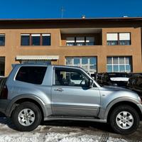 MITSUBISHI PAJERO 3.2 DI-D 160CV GLS MANUALE