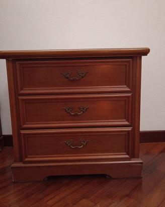 Coppia di comodini classici in legno – 3 cassetti 