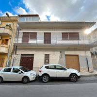 Palazzo indipendente su tre vie