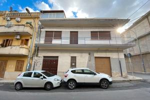 Palazzo indipendente su tre vie