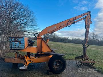 Macchina agricola caricatore semovente tussi