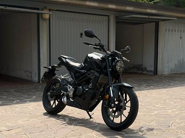 Honda cb 125 r