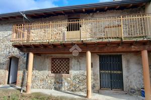 CASA SEMINDIPENDENTE A FORNOVO DI TARO