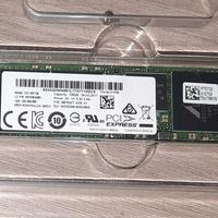 hard disk ssd 128 GB / 3,5 GB sec.