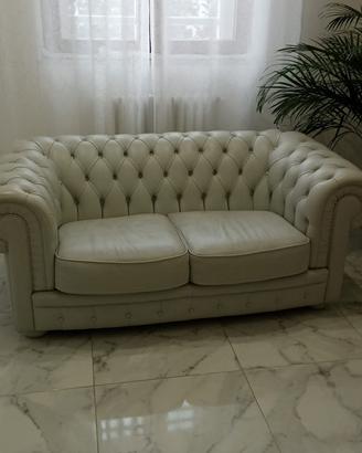 Divano chesterfield