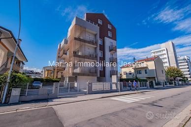 Splendido Appartamento Trilocale nel Cuore di Jeso