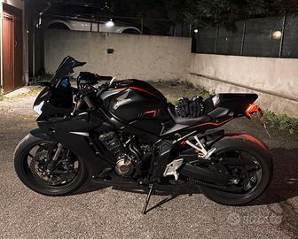 Honda CBR 650 r A2
