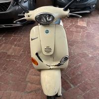 Vespa et4 anno 1998 (incidentata) no perdi tempo