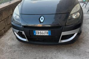 Scenic con motore bloccato