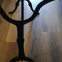 Sostegni per tavoli in fusione di ghisa