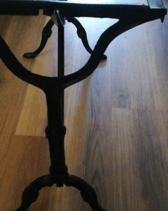 Sostegni per tavoli in fusione di ghisa