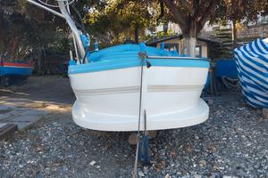 Gozzo vetroresina con licenza da pesca 