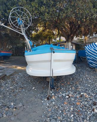 Gozzo vetroresina con licenza da pesca 