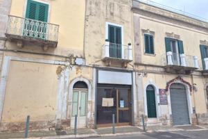 Locale con doppio ingresso di 40 mq