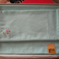 tovaglie e tazze. Cose belle dal baule dei nonni