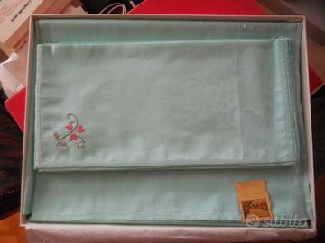 tovaglie e tazze. Cose belle dal baule dei nonni