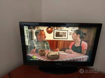 TV SAMSUNG 32 "LCD LE 32D400E1W -ritiro a Bari