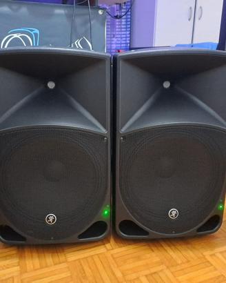 Deejay attrezzatura casse attive