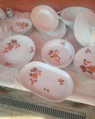 Piatti in ceramica vari formati.
