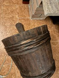 Antico mastello in legno cin cerchi lavorati legno