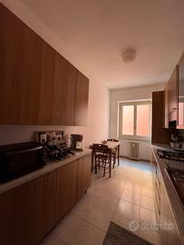 Cucina lineare 3,85 m. e lavatrice Candy Slim 