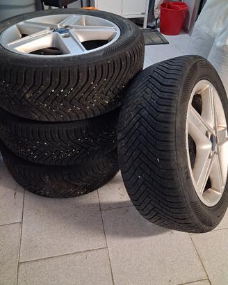 Cerchi in lega Ford Focus completi di gomme 