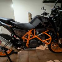 KTM 690 Duke R
