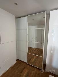 Armadio bianco pax ikea anta specchiata