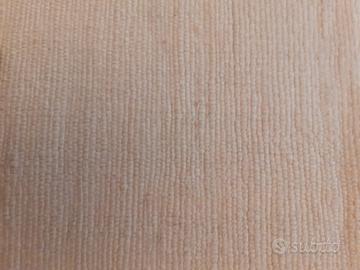 tappeto chiaro lana e carda