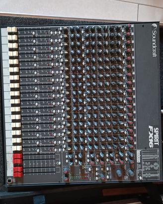 Mixer soundcraft Spirit Fx16 con incluso case