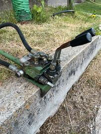 Deviatore idraulico 2 leve doppio effetto