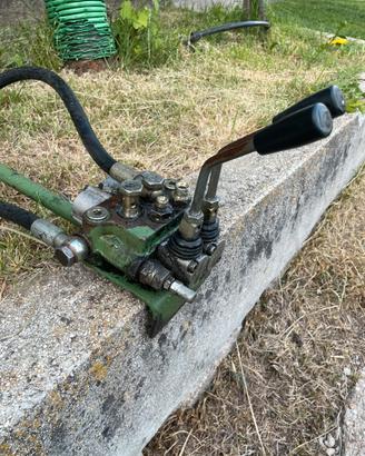 Deviatore idraulico 2 leve doppio effetto