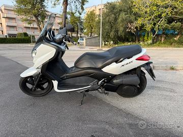 X-Max 250 scooter