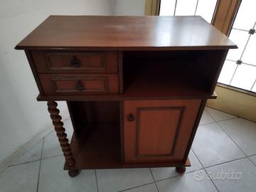 Mobiletto in legno