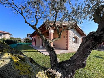 Villa di 430 m² con più di 5 locali e box auto dop