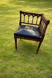Poltroncina angolare in legno