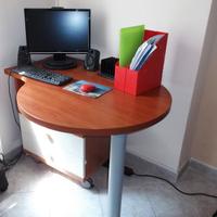 SCRIVANIA DI FORMA PARTICOLARE + CASSETTIERA