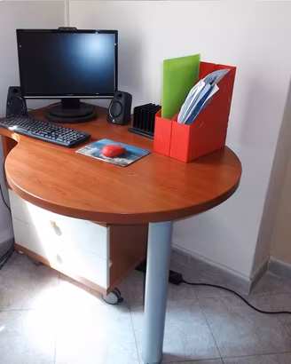 SCRIVANIA DI FORMA PARTICOLARE + CASSETTIERA