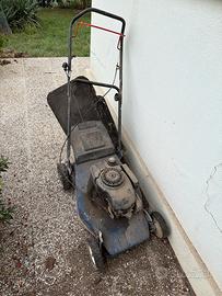 Tagliaerba a motore