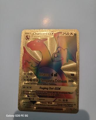 Carta pokemon  color oro Charizard GXITA 250