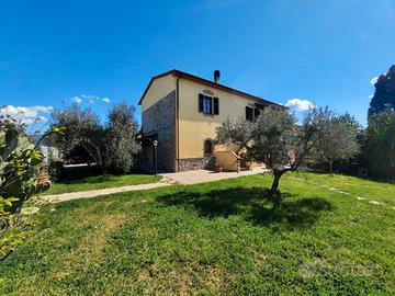 PORZIONE DI CASALE CON TERRENO