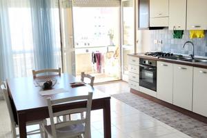 QUADRILOCALE CON CANTINA, POSTO AUTO E SOTTETTO -