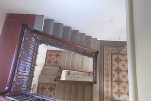 Casa indipendente di 271 m² con 5 locali e box aut