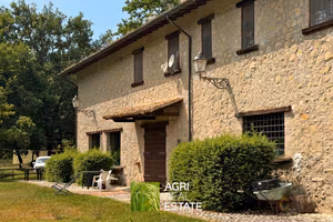 Agriturismo con azienda agricola di 4 ettari