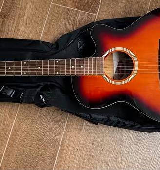 Chitarra acustica elettrificata Stagg + custodia