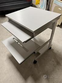 Scrivania porta pc e stampante con rotelle