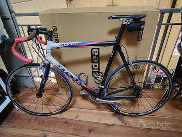 Bici corsa carbonio + coppia ruote