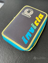 Astuccio Invicta 3 tasche con zip