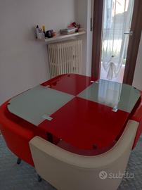 Tavolo con sedie 