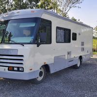 Camper motorhome Winnebago Brave